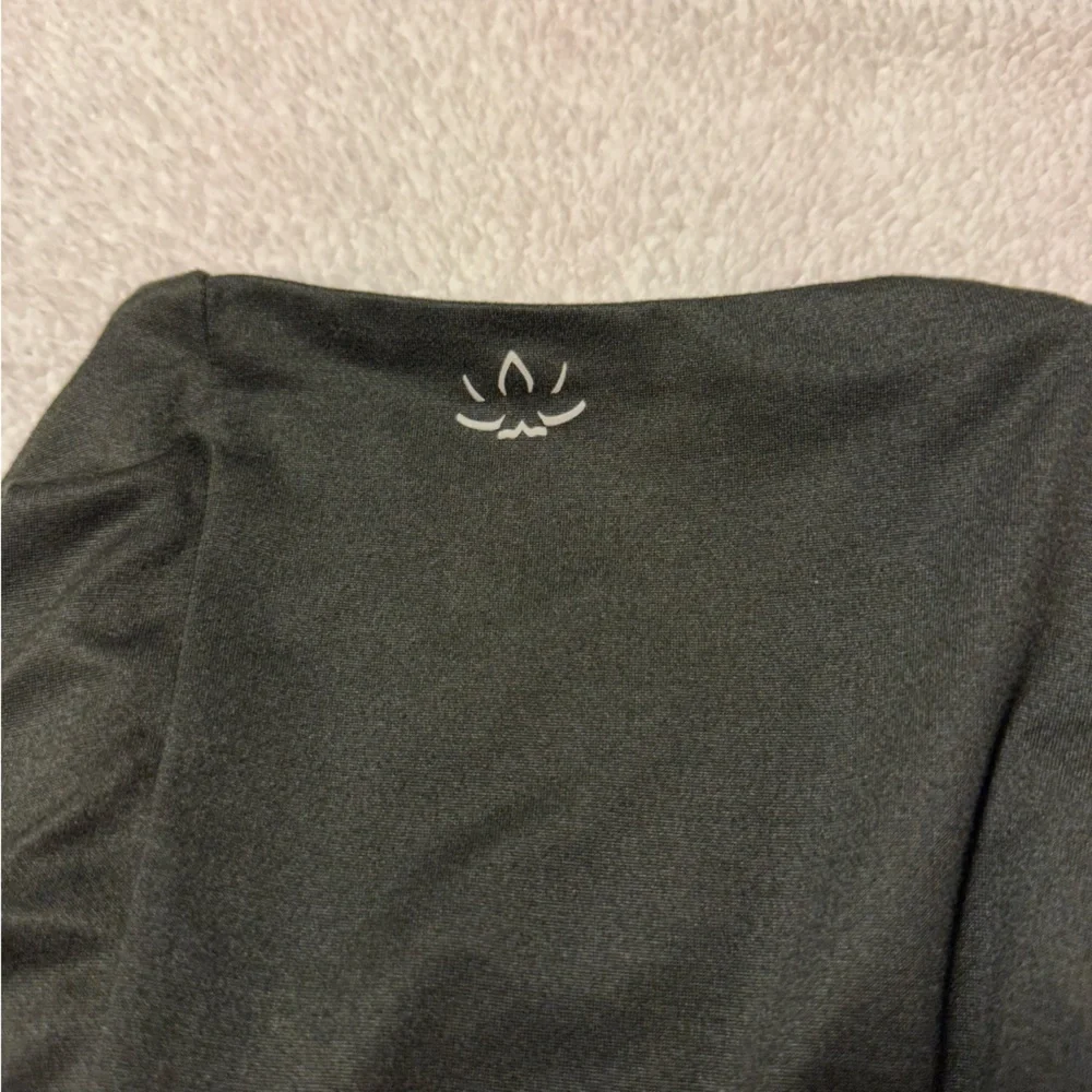 BEYOND YOGA Hidden Pocket Infinity Scarf Zipper Pocket Black Brown Soft